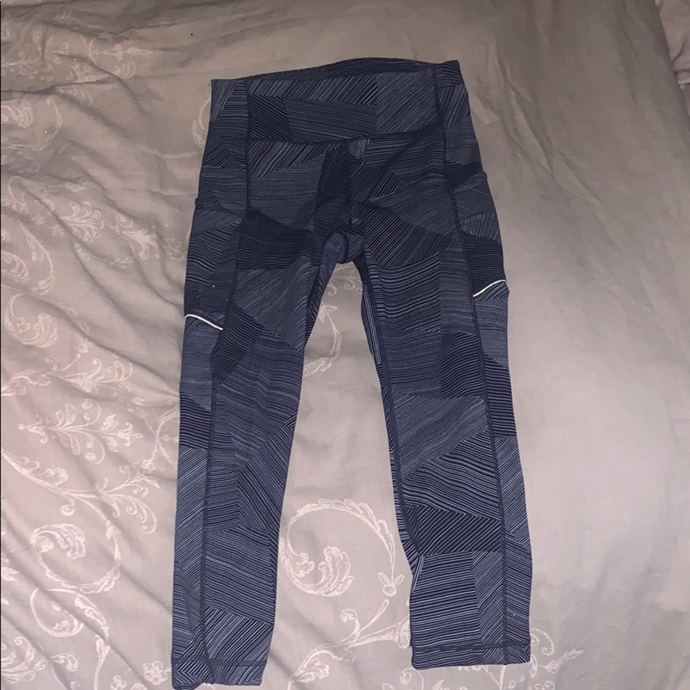 Lulu lemon cropped leggings navy and white size 4 - Picture 2 of 6